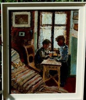 Enfants jouant devant la fenêtre